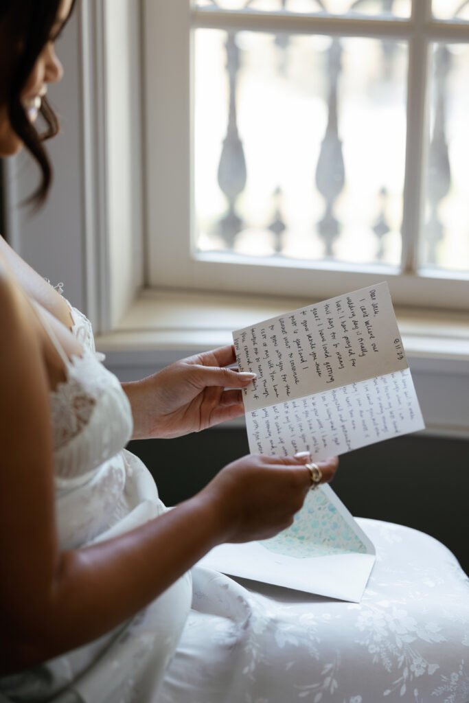 Close up of the handwritten note from her groom the morning of the wedding.